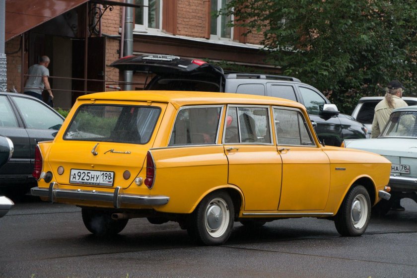 Автомобиль Москвич универсал 2137