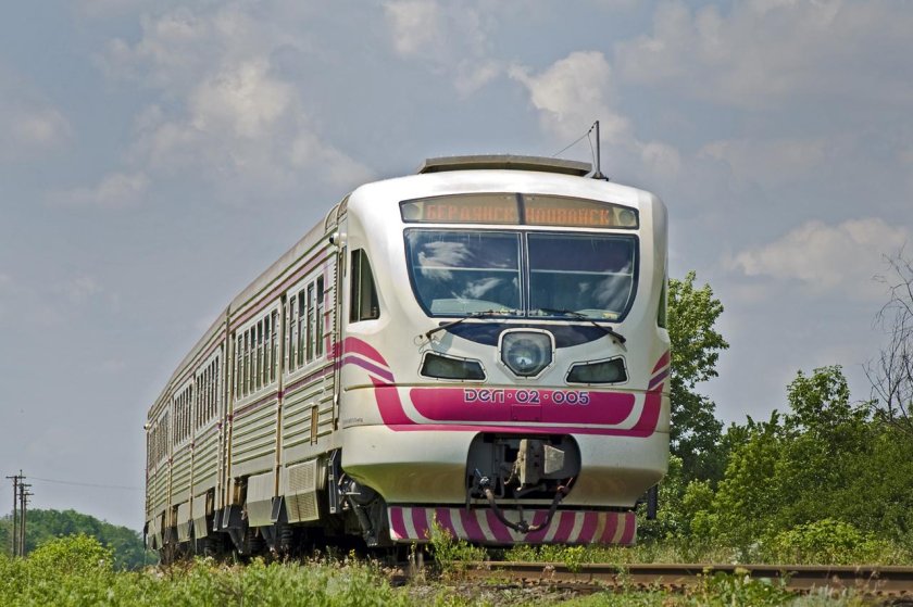 Дэл-02 дизель-поезд