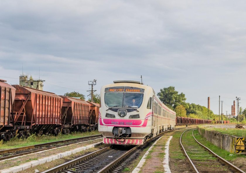 Дэл-02 дизель-поезд