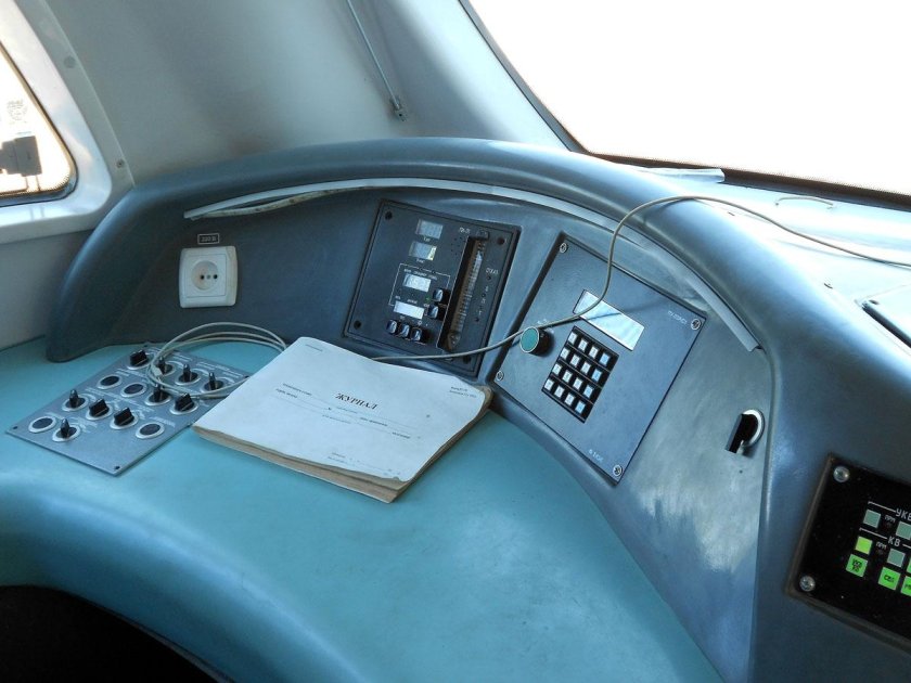 Дизель поезд Дэл