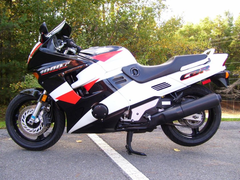 Мотоцикл Honda CBR 1000 F