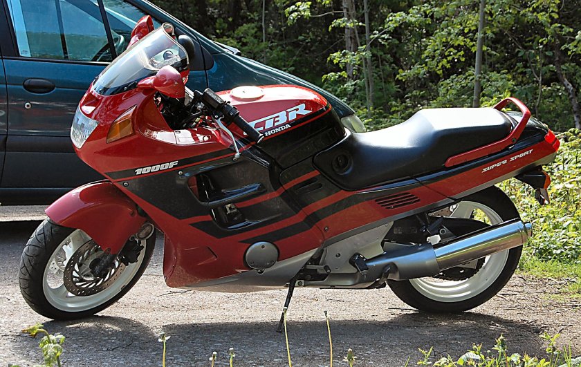Хонда CBR 1000 F