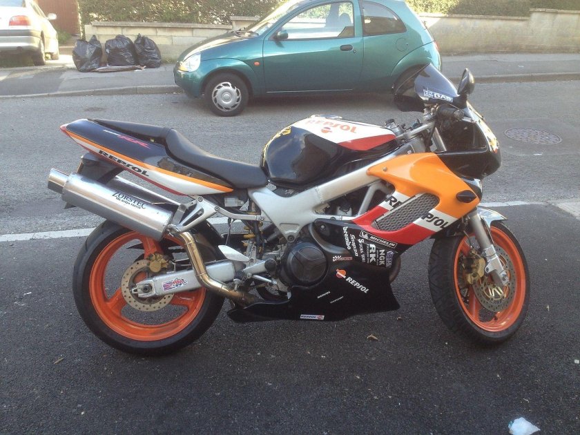 Хонда VTR 1000 F Repsol