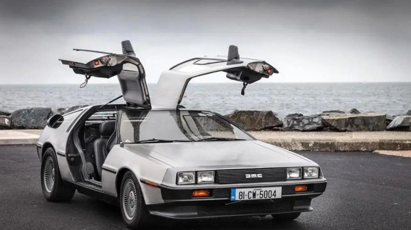 DELOREAN DMC-12