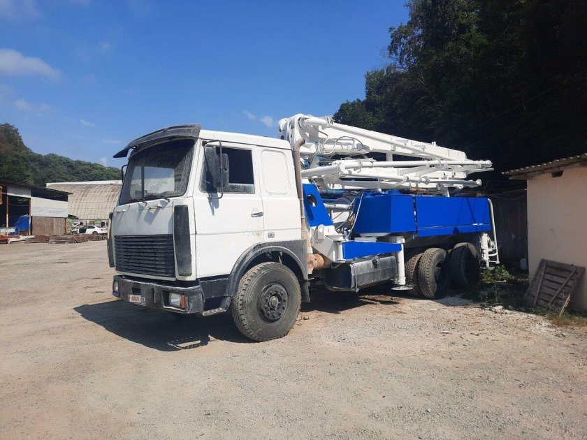 Автобетононасос пумик