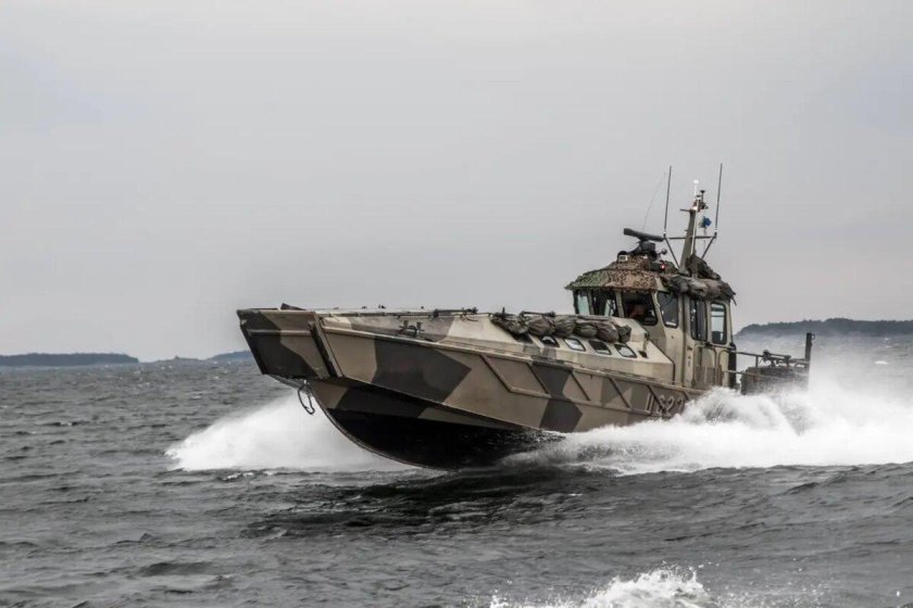 Десантный катер Watercat m18