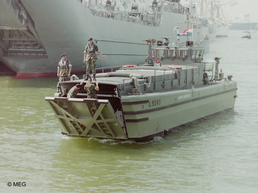 Японский десантный катер "Дайхацу"