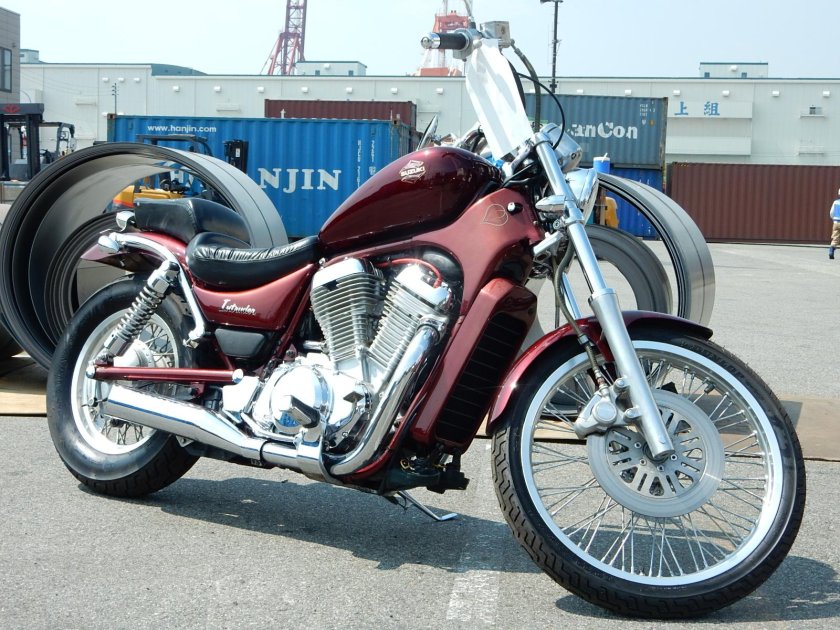 Suzuki Intruder 400