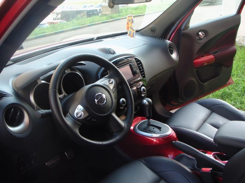 Ниссан Жук 2008 салон