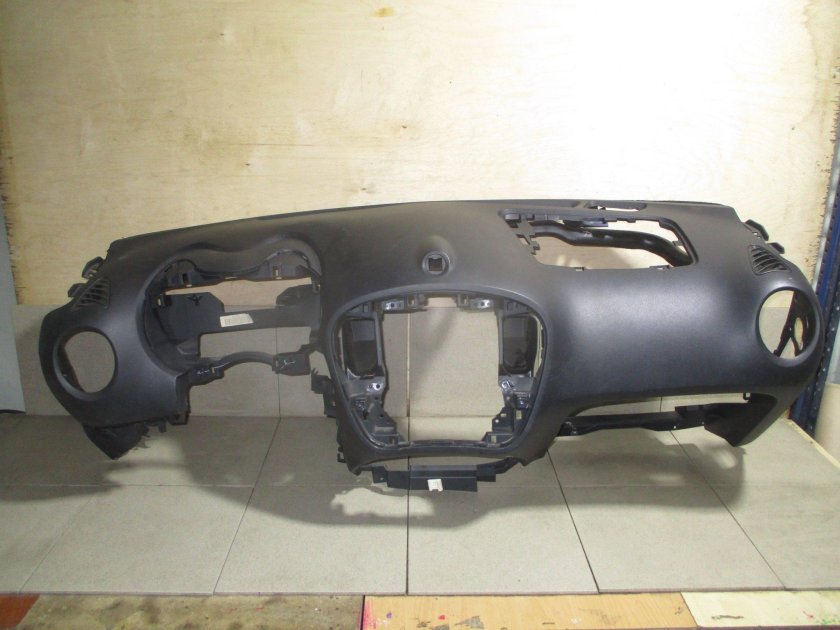 Передняя панель салона