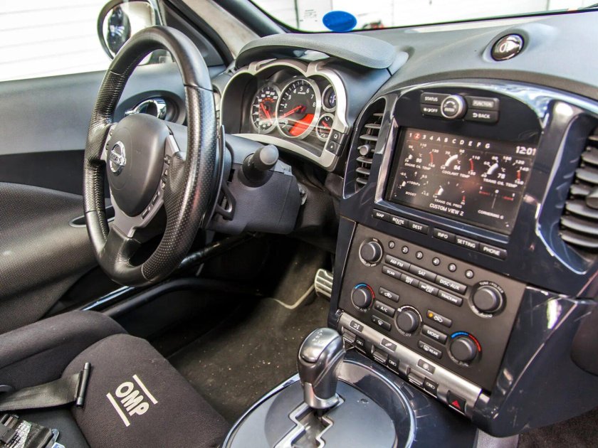 Nissan Juke приборная панель