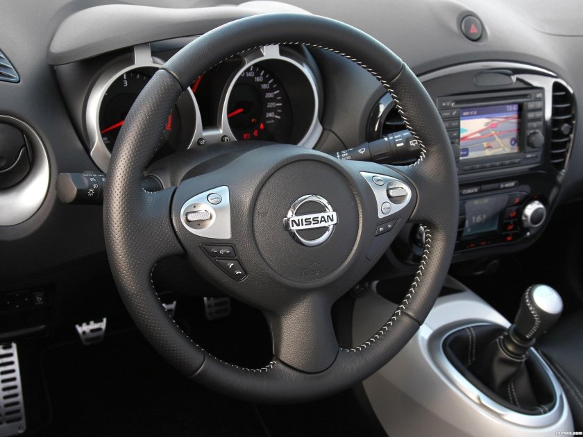 Nissan Juke 2011 салон