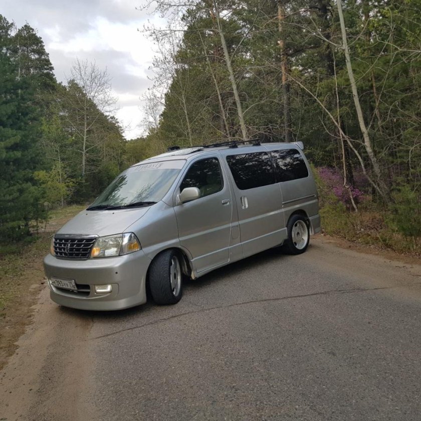 Toyota grand hiace 2000