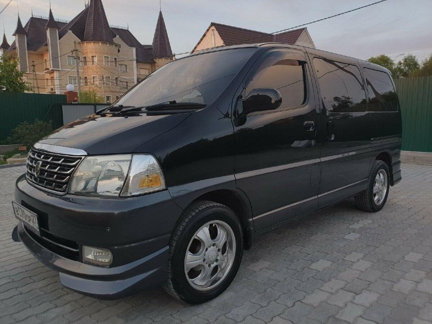 Тойота Гранд Хайс