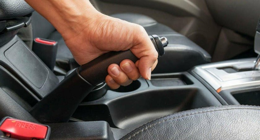 Рука на ручнике