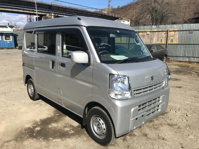 Сузуки Эвери