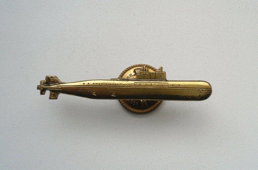 Нагрудный знак командира подводной лодки