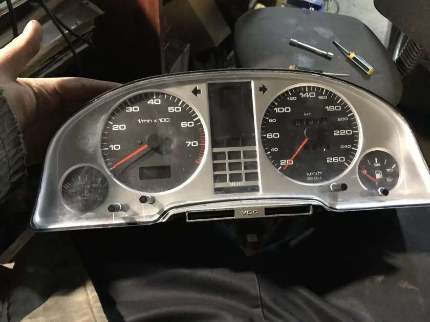 Приборная панель Audi 80 1991