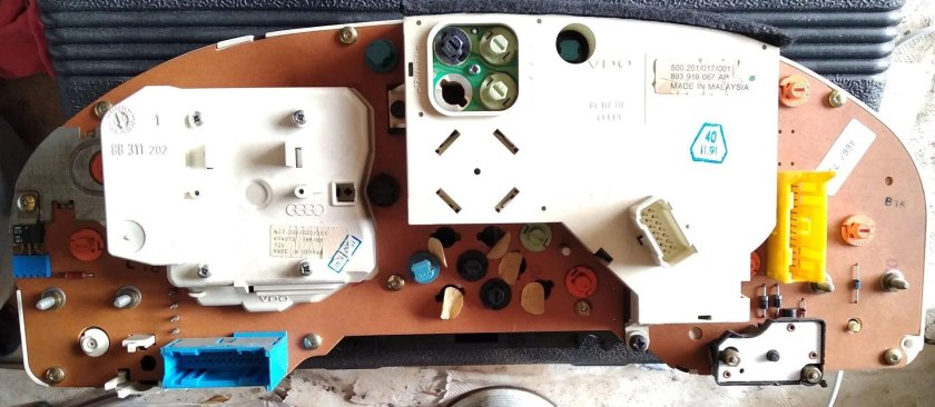 Приборная панель Audi 80 b4