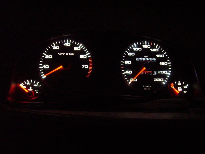 Пересвет приборной панели Ауди 80 б3