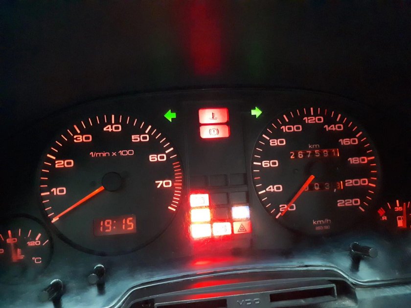 Приборная панель Audi 80 b4