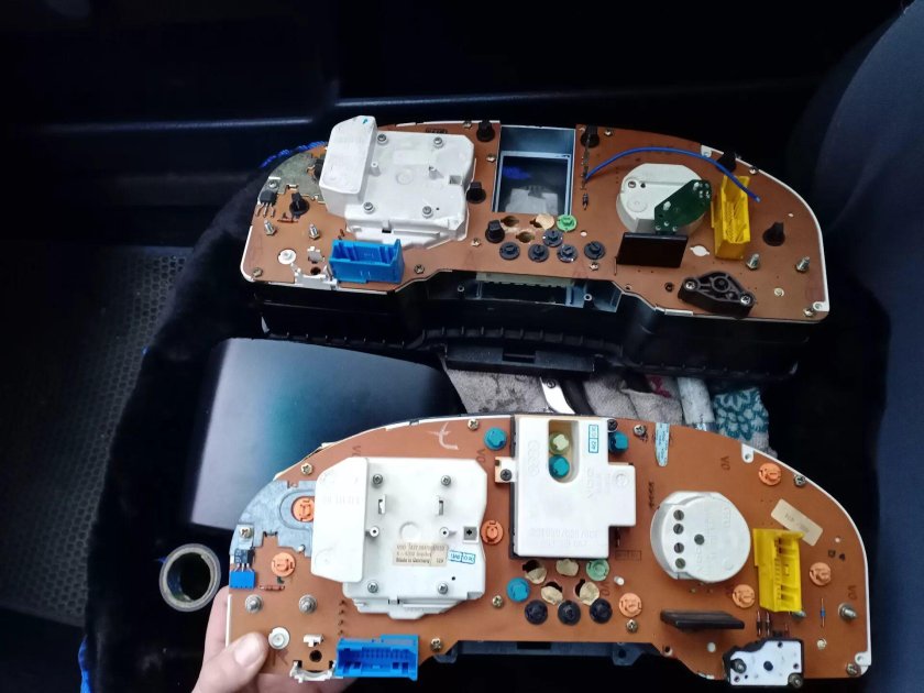 Щиток приборов Ауди 80