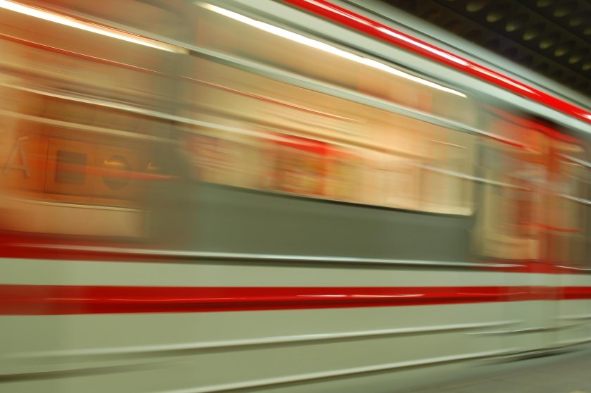 Поезд несется