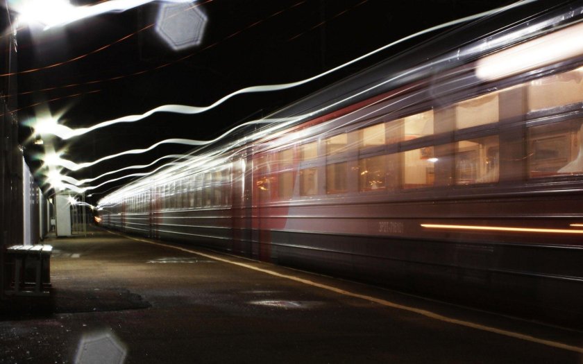 Поезд перрон вокзал фон