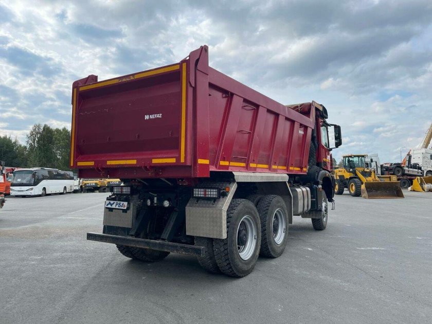 КАМАЗ-65952 самосвал