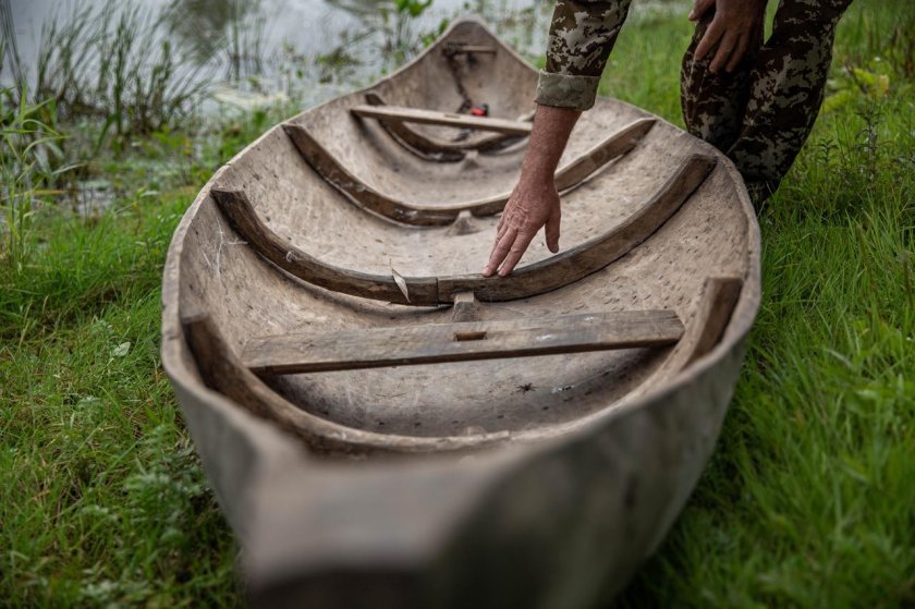Древняя лодка долбленка