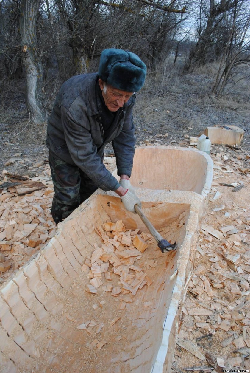 Лодка выдолбленная из ствола дерева