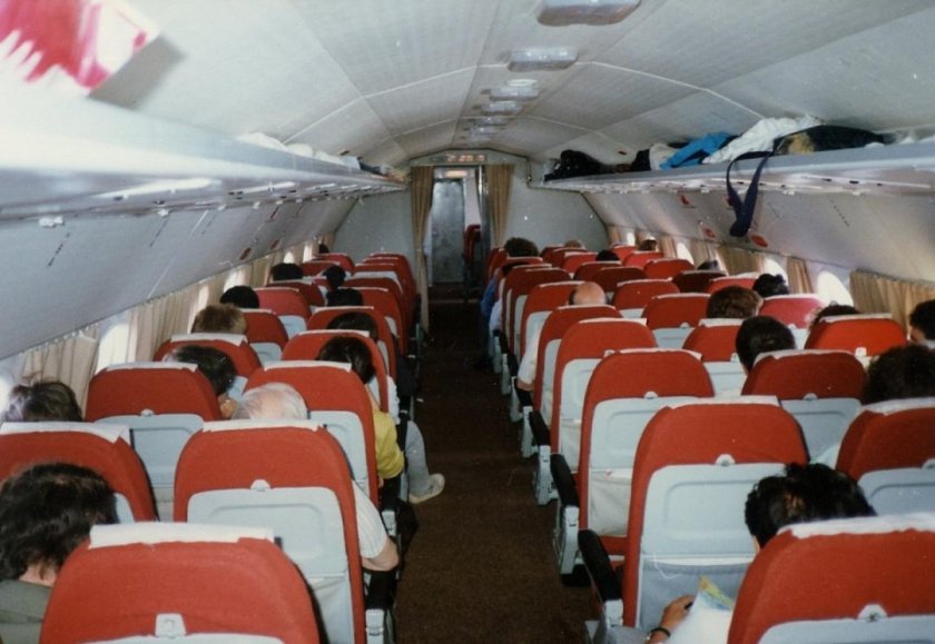 Ил-18 пассажирский самолёт салон