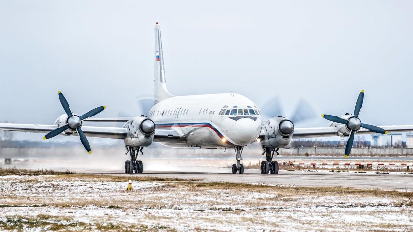 Четырёхмоторный турбовинтовой пассажирский самолёт ил-18