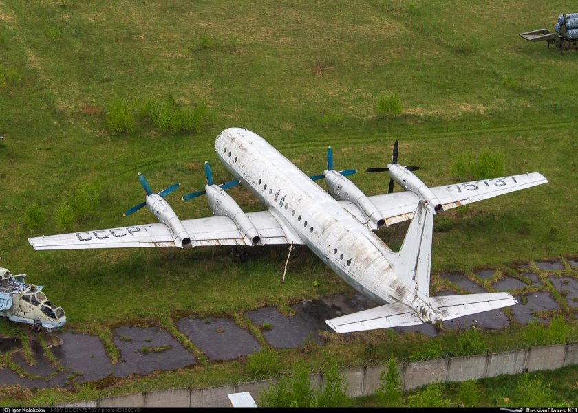 Ил-18 в Монино