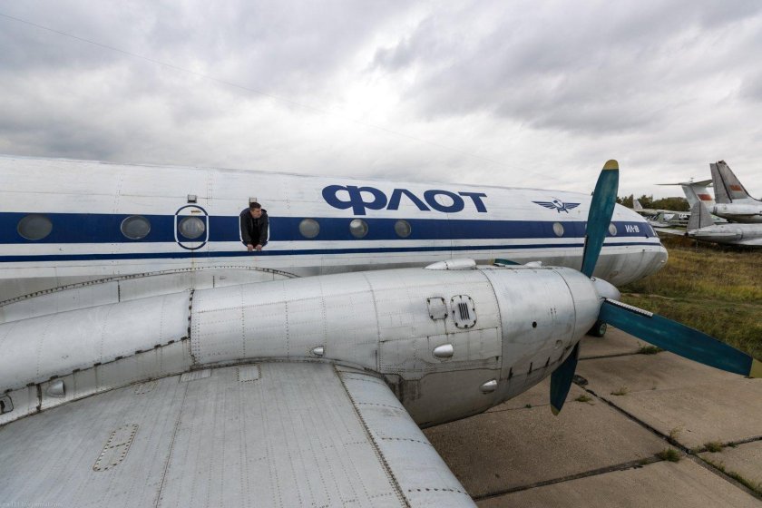 Ил-18 пассажирский самолёт салон