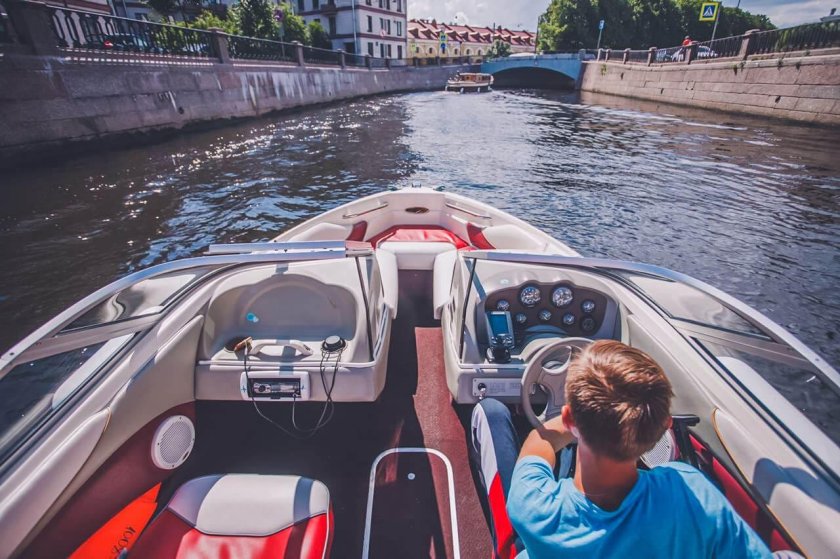 Катер Магнум