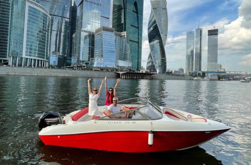 Катер стремительный