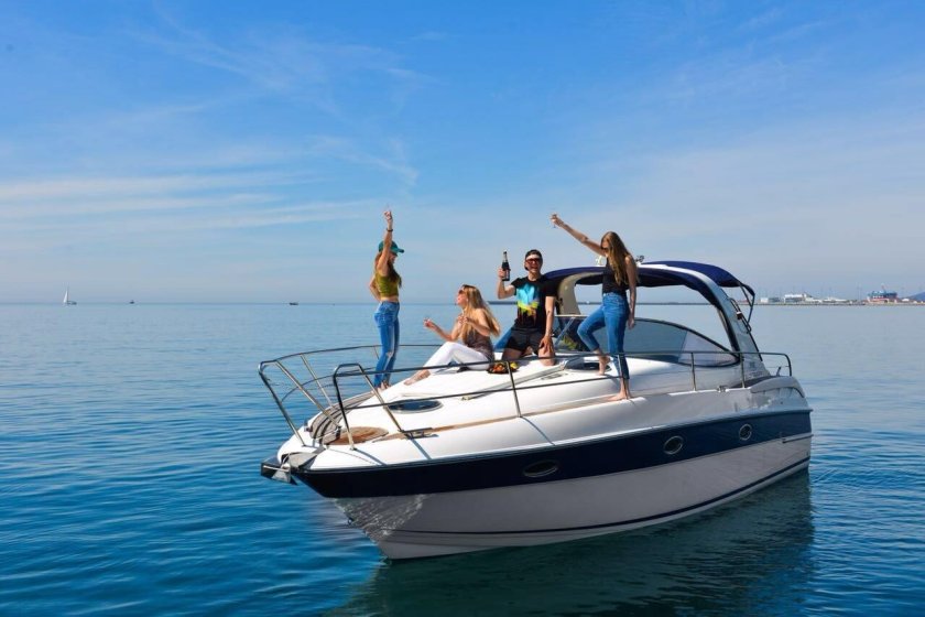 Морская прогулка на яхте Сочи