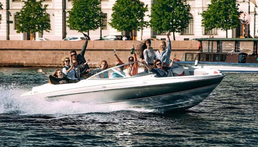 Катер Ласточка