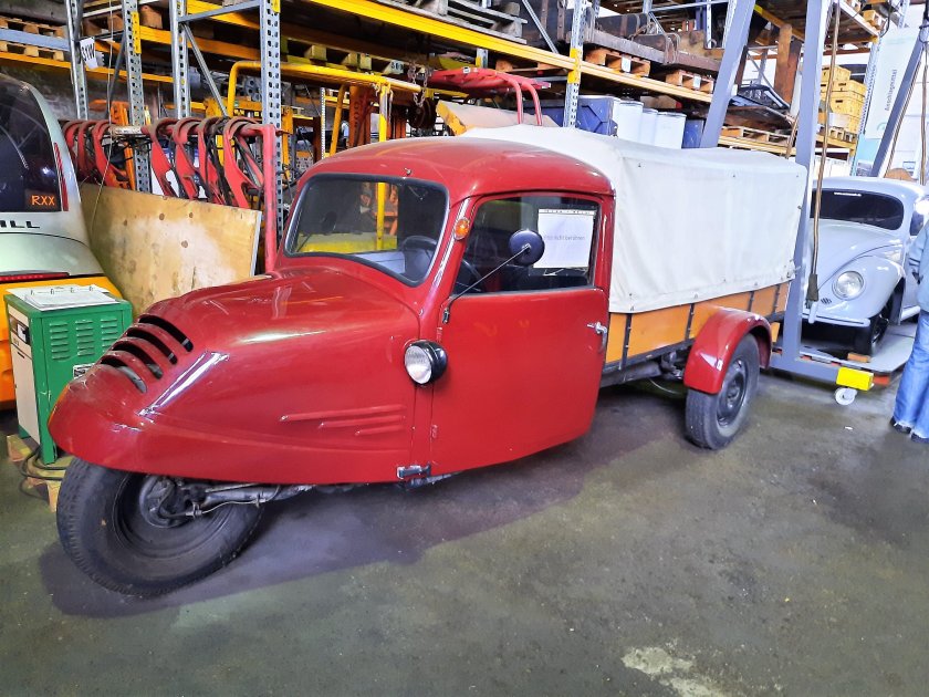 Голиаф трехколесный автомобиль