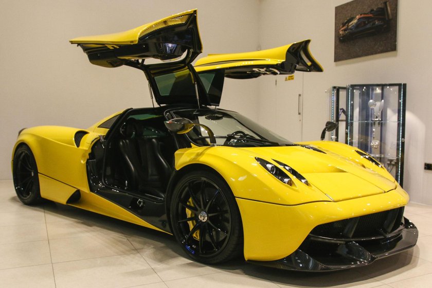 Pagani Huayra желтая