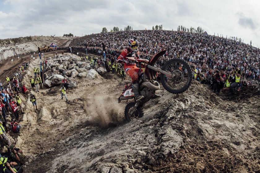 Эндуро ред Булл