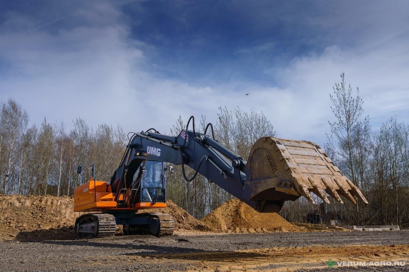 Экскаватор umg
