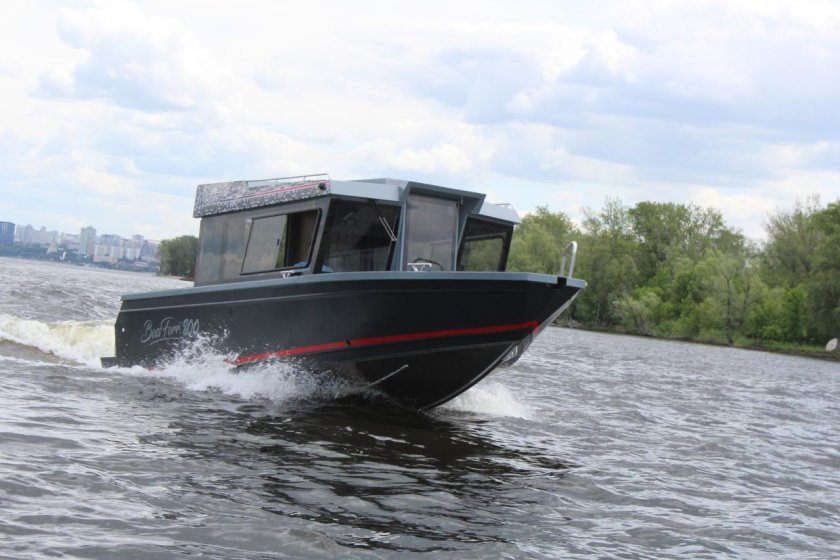 BOSSFORR 800 North катер