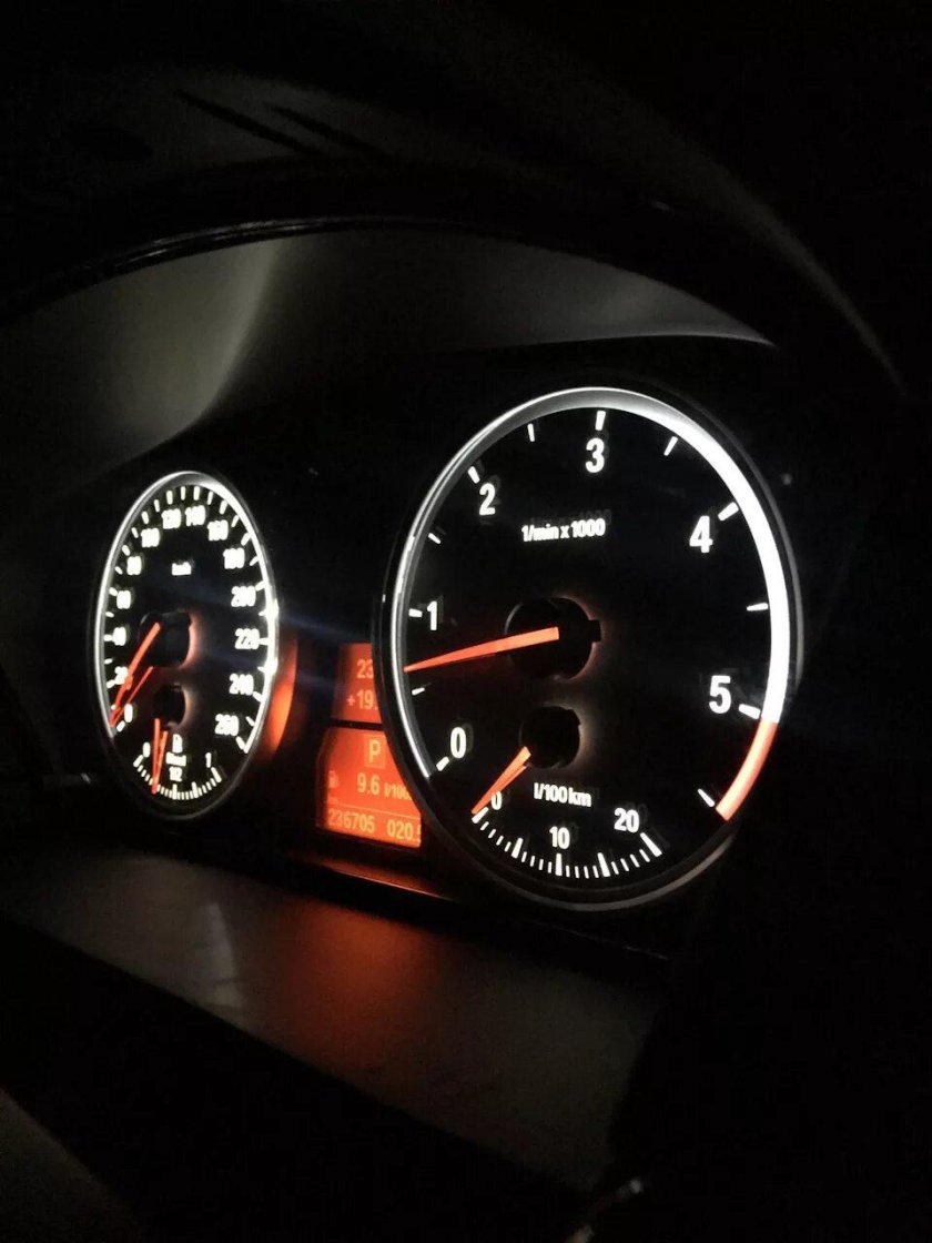 BMW e90 приборка