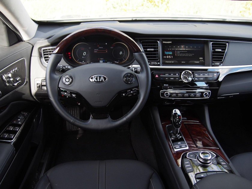 Kia k900 v8