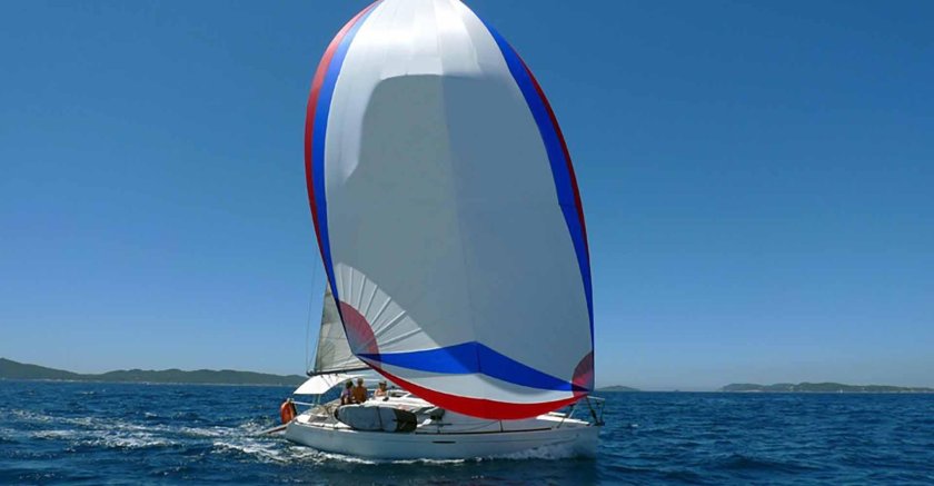 Парусная яхта