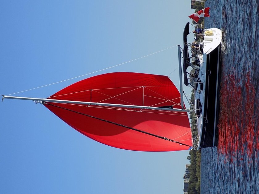 Красный спинакер