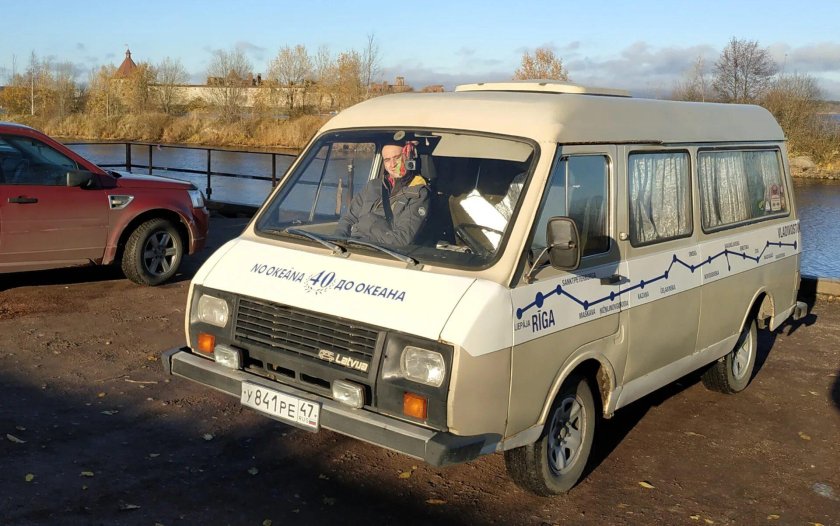 РАФ 2203 броневик