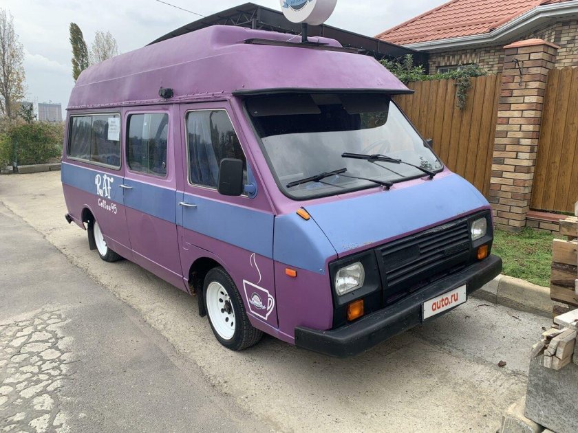 Микроавтобус фиолетовый